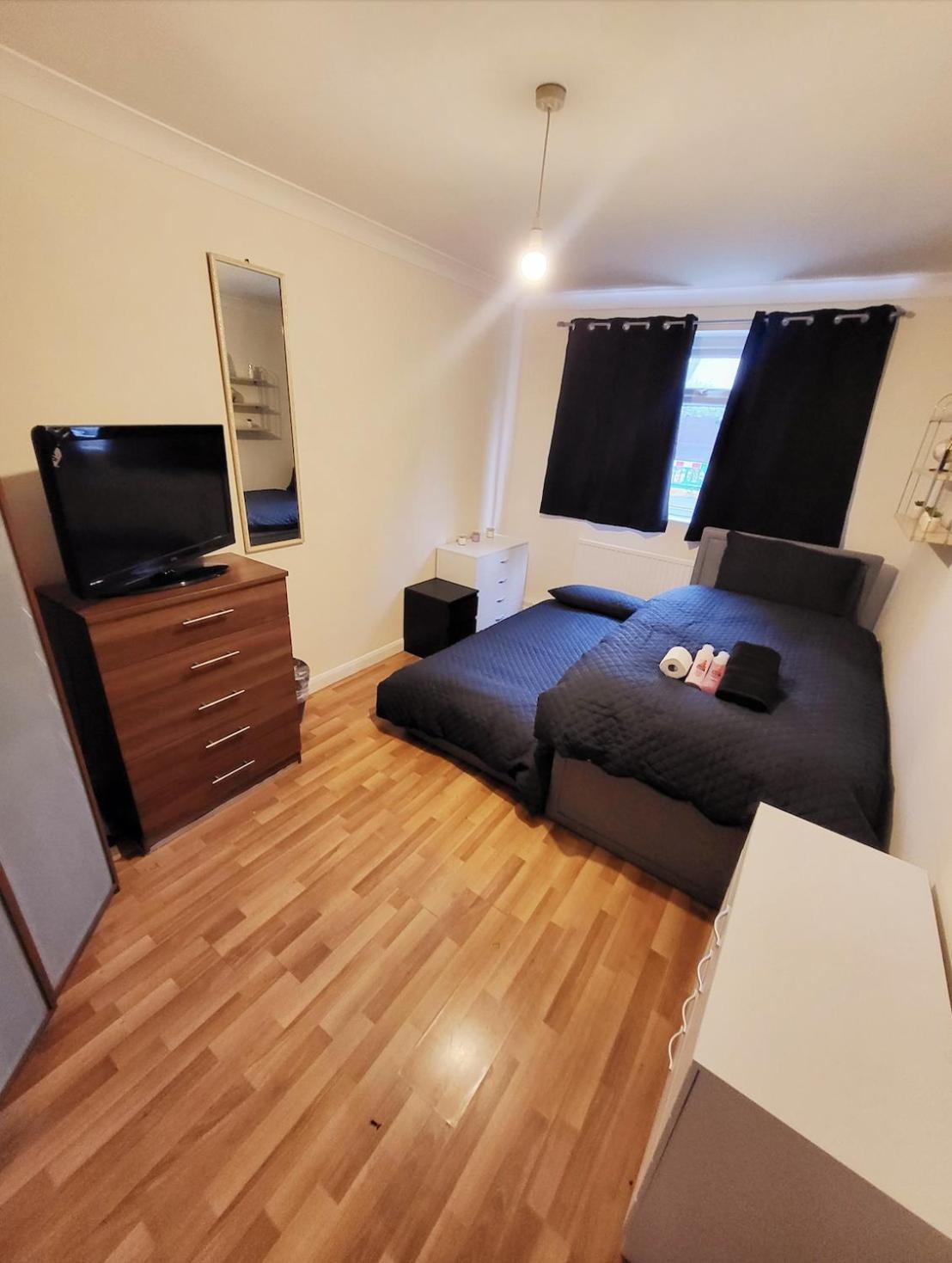 Huge And Affordable 3 Bedroom Flat In Hammersmith For 7 People With Welcome Breakfast London Exterior photo