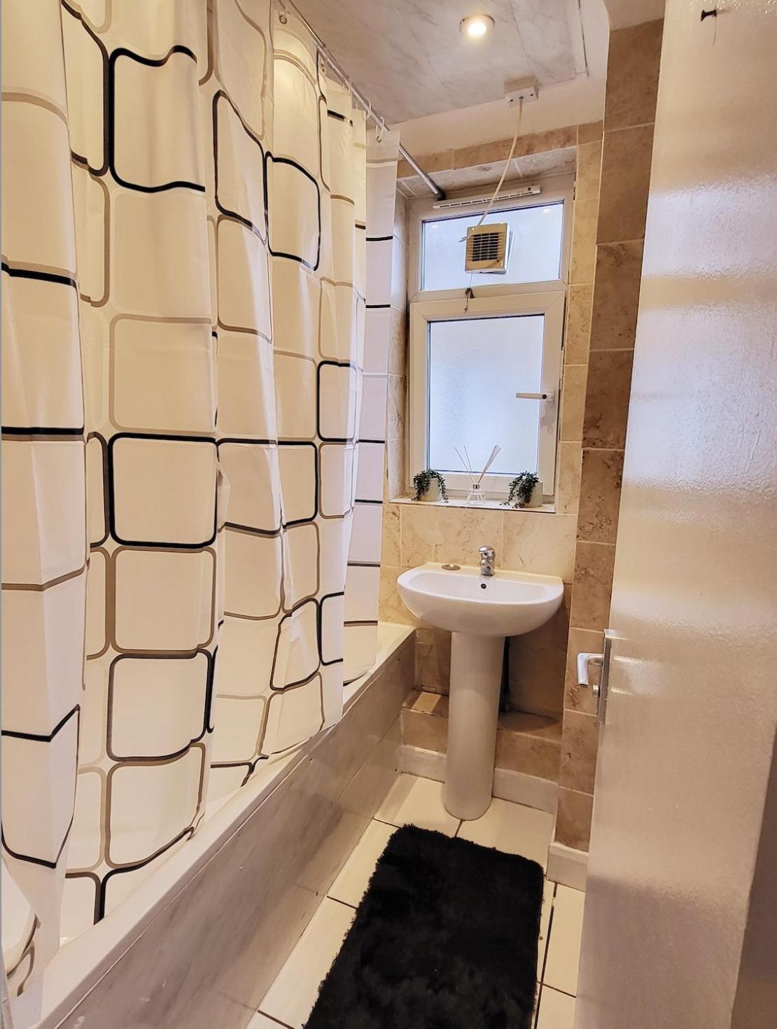 Huge And Affordable 3 Bedroom Flat In Hammersmith For 7 People With Welcome Breakfast London Exterior photo