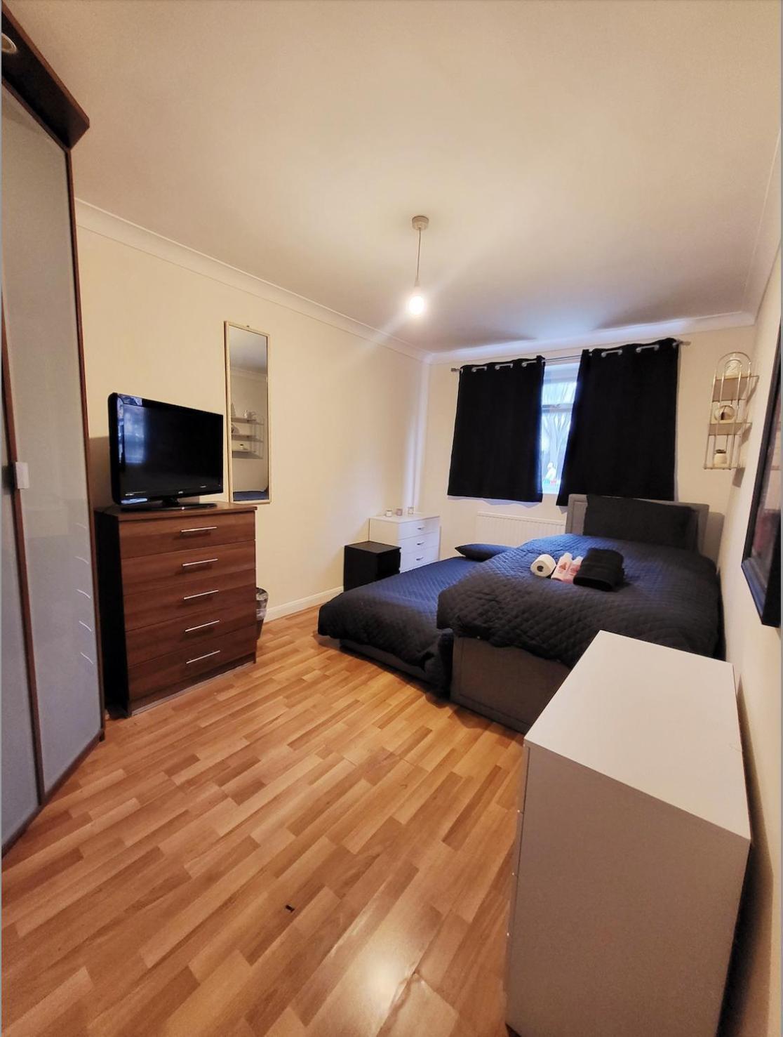 Huge And Affordable 3 Bedroom Flat In Hammersmith For 7 People With Welcome Breakfast London Exterior photo