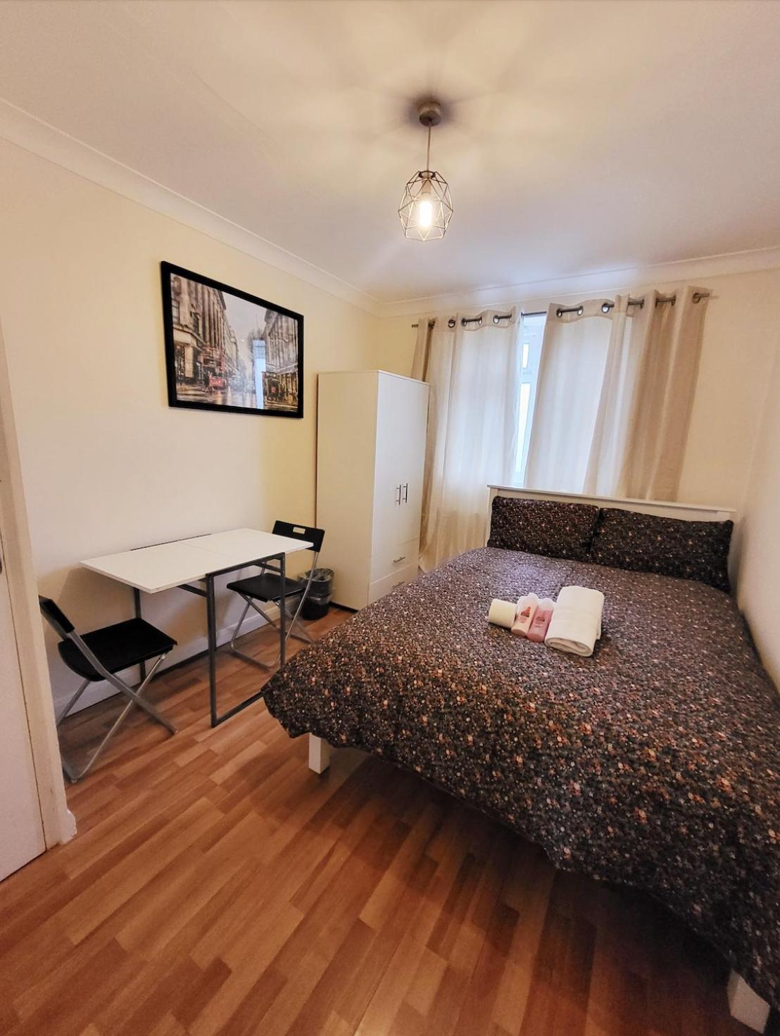 Huge And Affordable 3 Bedroom Flat In Hammersmith For 7 People With Welcome Breakfast London Exterior photo