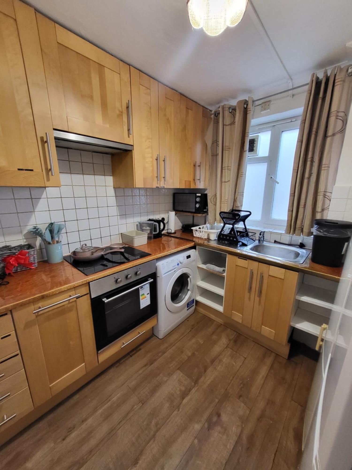 Huge And Affordable 3 Bedroom Flat In Hammersmith For 7 People With Welcome Breakfast London Exterior photo
