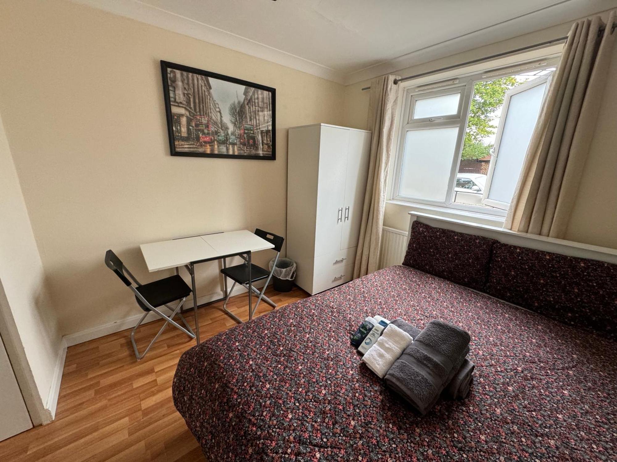 Huge And Affordable 3 Bedroom Flat In Hammersmith For 7 People With Welcome Breakfast London Exterior photo