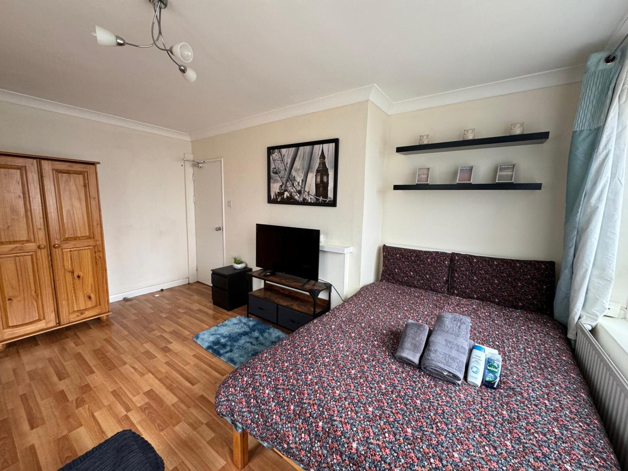 Huge And Affordable 3 Bedroom Flat In Hammersmith For 7 People With Welcome Breakfast London Exterior photo