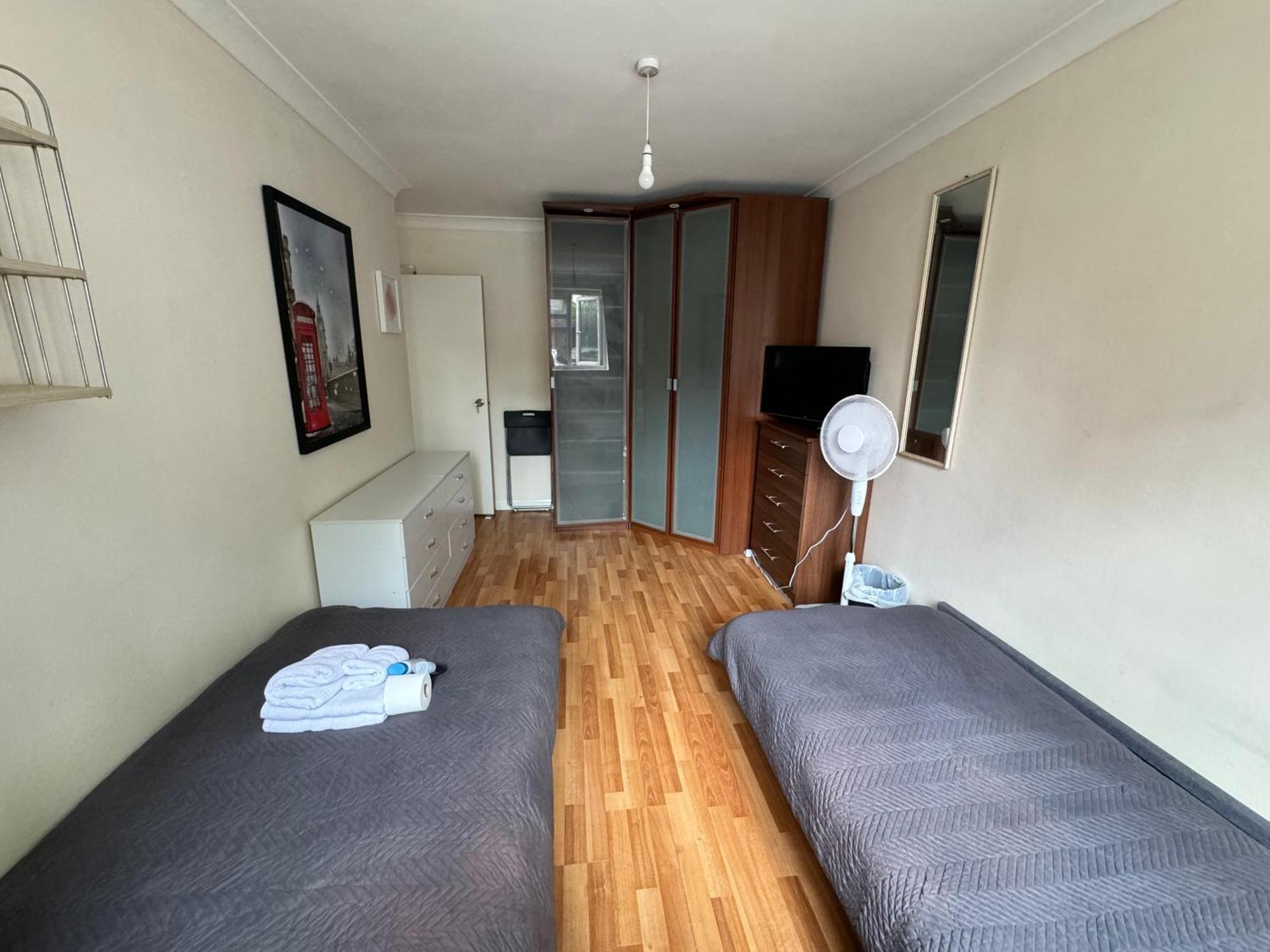 Huge And Affordable 3 Bedroom Flat In Hammersmith For 7 People With Welcome Breakfast London Exterior photo